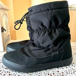 Crocs lined snow boots adult